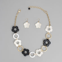 Collar Black White Marbled Flower Linked Necklace