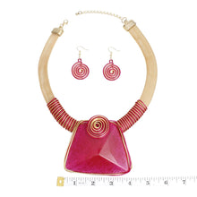 Collar Fuchsia Large Resin Pendant Set for Women